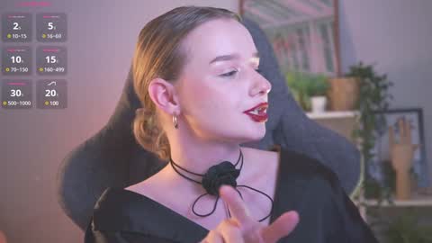 Snapshot of red_queeen chatting on 12.20.24 QUEEN OF EVIL online show from 12.20.24