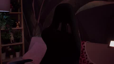 Snapshot of red_queeen chatting on 09.21.25 QUEEN OF EVIL online show from 09.21.25