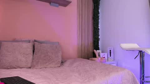 Stefany    online show from 02.24.25