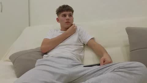 Snapshot of reeves_bae chatting on 11.24.25 Alex online show from 11.24.25