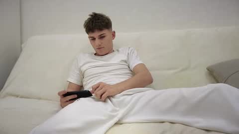 Snapshot of reeves_bae chatting on 11.27.25 Alex online show from 11.27.25