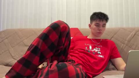 Snapshot of reeves_bae chatting on 11.28.25 Alex online show from 11.28.25