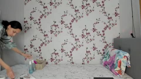Snapshot of reginamoon12 chatting on 02.10.25 Alisa online show from 02.10.25