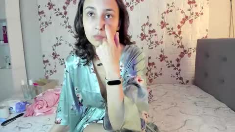 Snapshot of reginamoon12 chatting on 09.21.25 Alisa online show from 09.21.25
