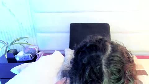 reginavegaa online show from 12.03.25