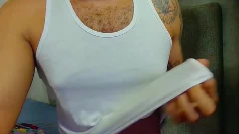 Snapshot of reina_paola chatting on 10.05.25 paola online show from 10.05.25