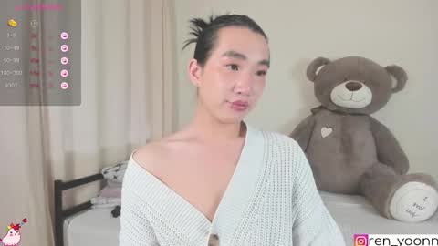 Snapshot of ren_yoonn chatting on 10.04.25 Ren online show from 10.04.25