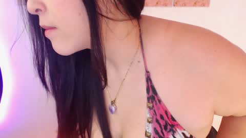 Snapshot of renata_ruiz chatting on 01.19.25 online show from 01.19.25