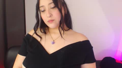 Snapshot of renata_ruiz chatting on 11.21.25 online show from 11.21.25