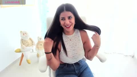 Snapshot of renata_t_ chatting on 12.28.24 RENATA online show from 12.28.24