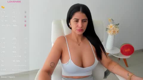 Snapshot of renata_t_ chatting on 10.10.25 RENATA online show from 10.10.25