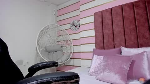 Snapshot of renatarussel chatting on 01.13.25 Renata  online show from 01.13.25