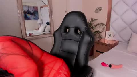 Snapshot of renatarussel chatting on 02.22.25 Renata  online show from 02.22.25