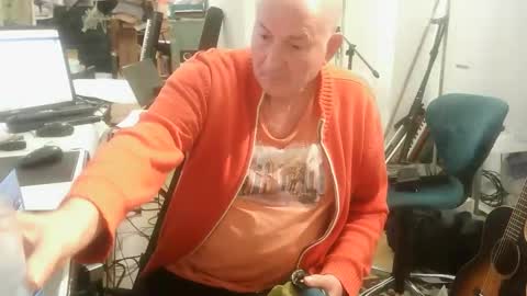 Snapshot of renefr chatting on 10.14.25 renefr online show from 10.14.25