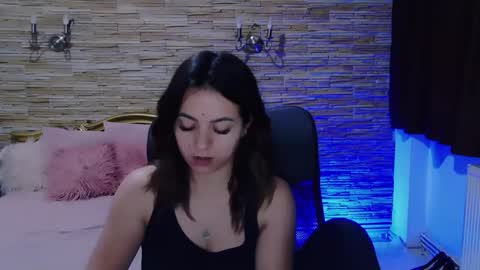 Snapshot of renesmesweet chatting on 12.15.24 renesmesweet online show from 12.15.24