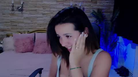 Snapshot of renesmesweet chatting on 12.19.24 renesmesweet online show from 12.19.24