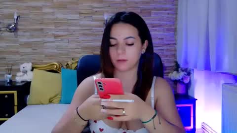 Snapshot of renesmesweet chatting on 02.12.25 renesmesweet online show from 02.12.25