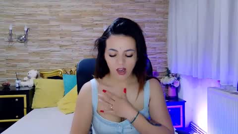 Snapshot of renesmesweet chatting on 02.18.25 renesmesweet online show from 02.18.25