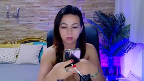Snapshot of renesmesweet chatting on 02.19.25 renesmesweet online show from 02.19.25