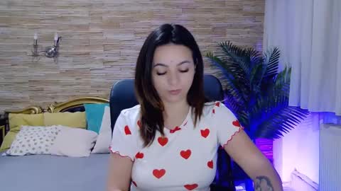 Snapshot of renesmesweet chatting on 02.26.25 renesmesweet online show from 02.26.25