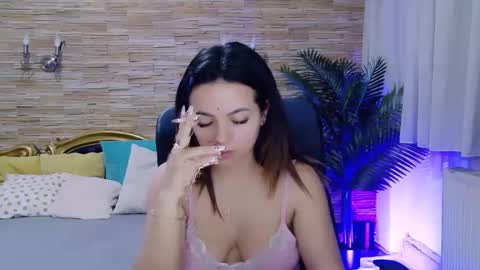 Snapshot of renesmesweet chatting on 02.27.25 renesmesweet online show from 02.27.25