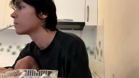 Snapshot of respirra chatting on 10.29.25 Aiqo online show from 10.29.25