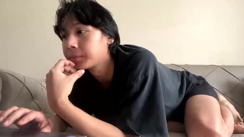 Snapshot of respirra chatting on 11.04.25 Aiqo online show from 11.04.25