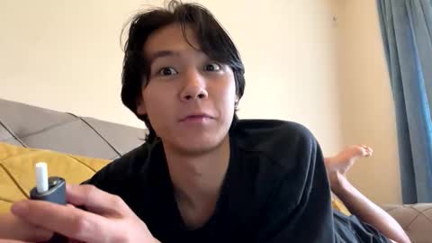 Snapshot of respirra chatting on 11.05.25 Aiqo online show from 11.05.25