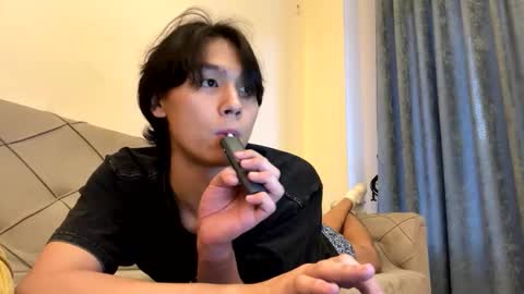 Snapshot of respirra chatting on 11.06.25 Aiqo online show from 11.06.25