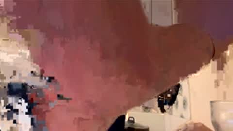 Snapshot of respirra chatting on 12.04.25 Aiqo online show from 12.04.25