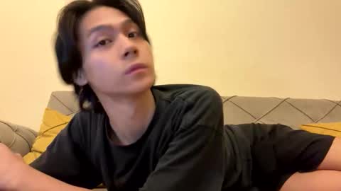 Snapshot of respirra chatting on 12.05.25 Aiqo online show from 12.05.25