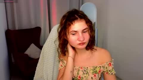 Snapshot of revenantrose chatting on 10.18.25 Tara online show from 10.18.25