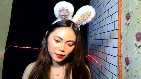 Snapshot of reviya_fox21 chatting on 02.15.25 Rose18 online show from 02.15.25
