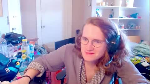 Snapshot of rewpert_ts chatting on 10.31.25 rewpert_ts online show from 10.31.25