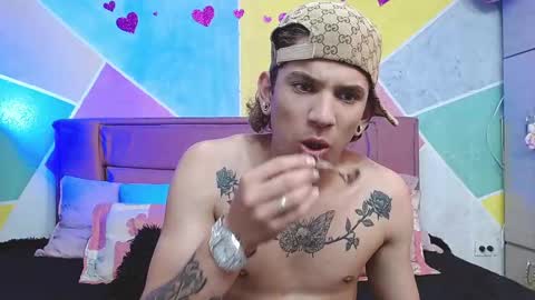 Snapshot of rich_de_la_rosa chatting on 10.05.25 rich and kitty online show from 10.05.25