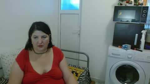 Snapshot of ridemerafsuzana chatting on 01.01.25 Ridemeraf online show from 01.01.25