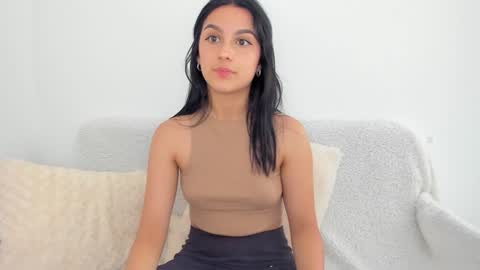 Snapshot of riley_tin chatting on 12.02.24 riley_tin online show from 12.02.24