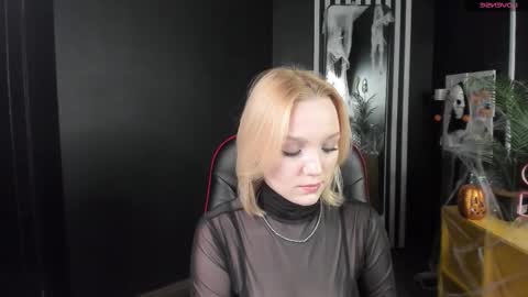 Snapshot of rita_sun_ chatting on 10.27.25 Rita 3 online show from 10.27.25