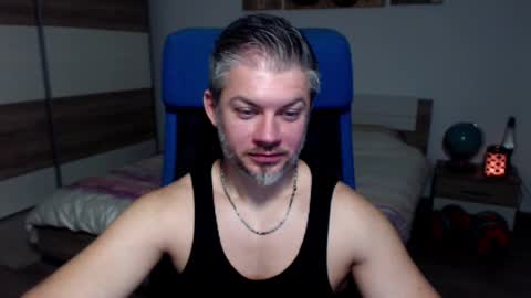Snapshot of robbyshawz chatting on 12.18.24 robbyshawz online show from 12.18.24