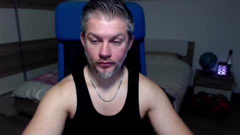 Snapshot of robbyshawz chatting on 12.22.24 robbyshawz online show from 12.22.24