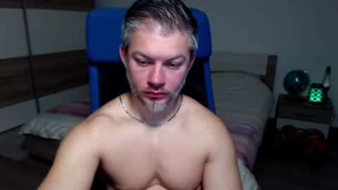 Snapshot of robbyshawz chatting on 12.23.24 robbyshawz online show from 12.23.24