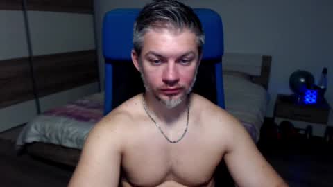 Snapshot of robbyshawz chatting on 02.01.25 robbyshawz online show from 02.01.25