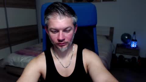 Snapshot of robbyshawz chatting on 02.10.25 robbyshawz online show from 02.10.25
