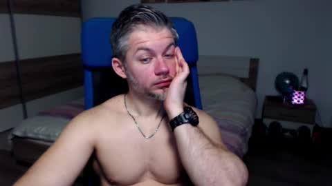 Snapshot of robbyshawz chatting on 02.11.25 robbyshawz online show from 02.11.25