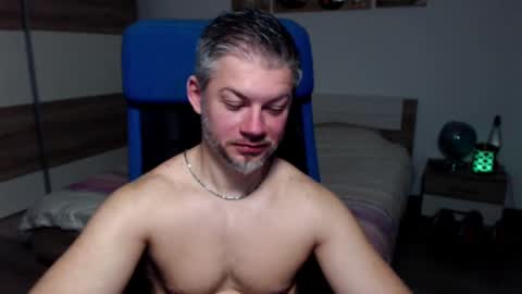 Snapshot of robbyshawz chatting on 03.10.25 robbyshawz online show from 03.10.25