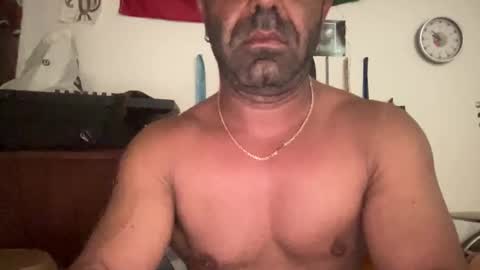 Snapshot of rodrigo232426 chatting on 11.12.25 rodrigo232426 online show from 11.12.25