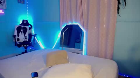 Snapshot of romalix chatting on 09.17.25 charlotte online show from 09.17.25