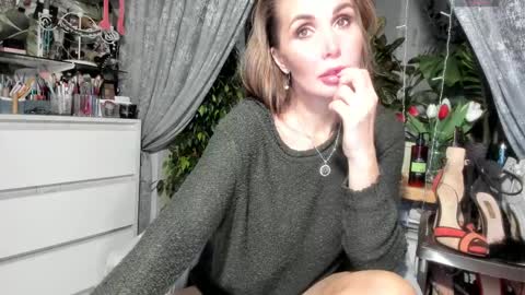 Snapshot of rora_ chatting on 02.10.25 Aurora online show from 02.10.25