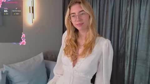Snapshot of rosa_jones_ chatting on 10.13.25 Emma online show from 10.13.25