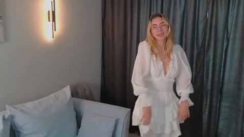 Snapshot of rosa_jones_ chatting on 10.20.25 Emma online show from 10.20.25